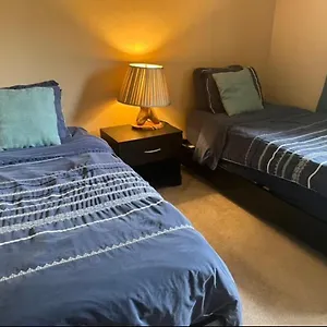 Spacious And Comfy ! Holiday home Victoria